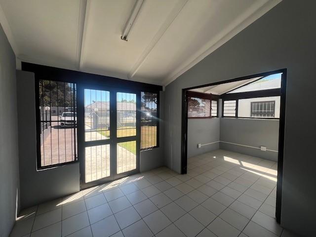 To Let commercial Property for Rent in Walmer Eastern Cape